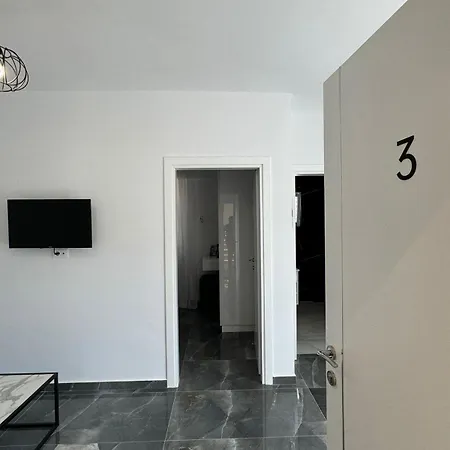 Noya Sr 公寓式酒店 Sarandë
