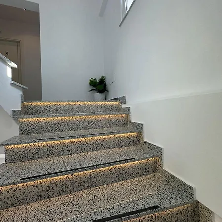 Noya Sr Sarandë